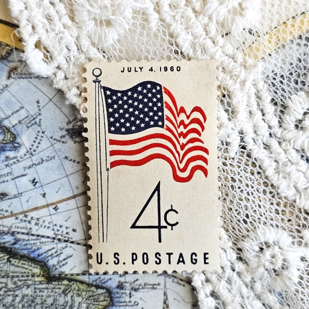 July 4th 1960, 50 Star USA Flag Single 4c Postage Vintage Stamp